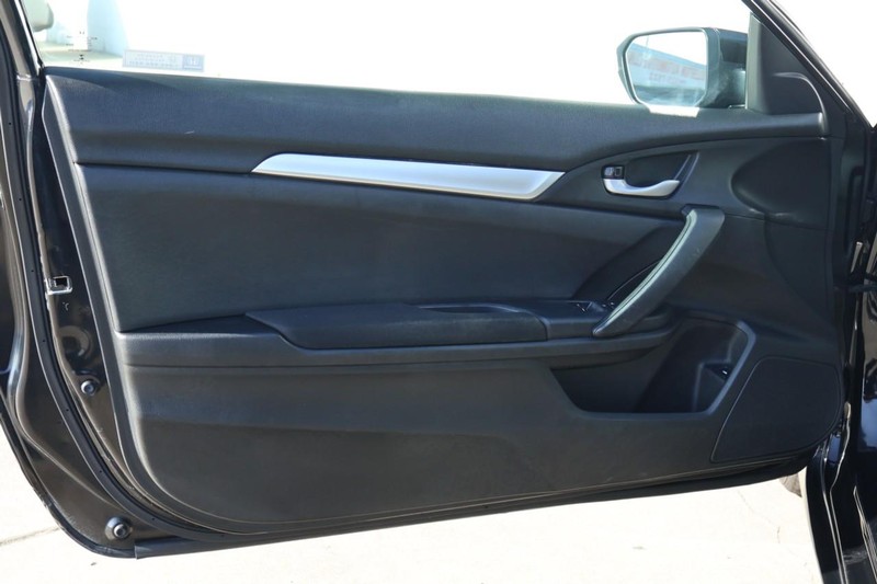 Honda Civic Coupe Vehicle Full-screen Gallery Image 15