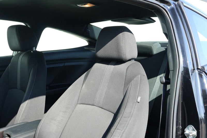 Honda Civic Coupe Vehicle Full-screen Gallery Image 18