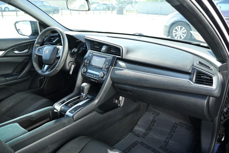 Honda Civic Coupe Vehicle Full-screen Gallery Image 19