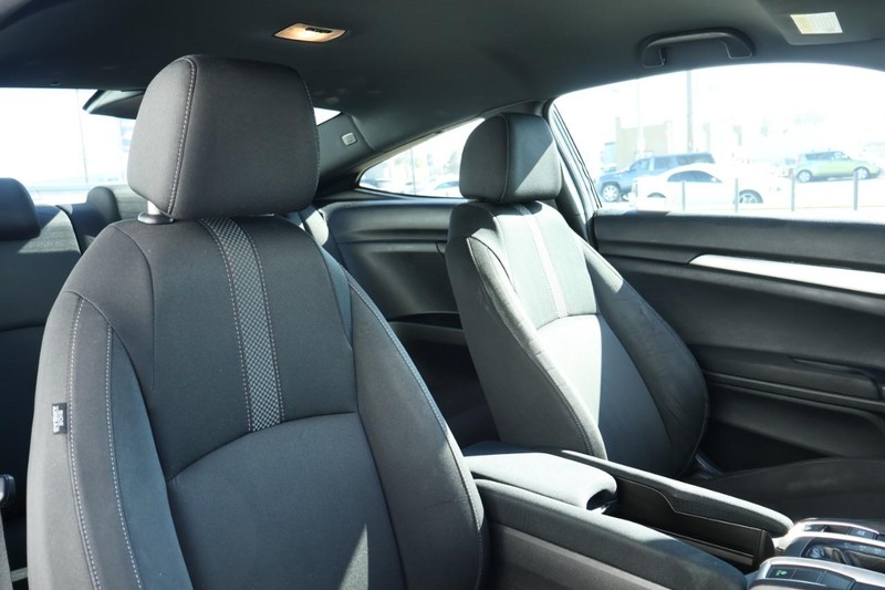 Honda Civic Coupe Vehicle Full-screen Gallery Image 20