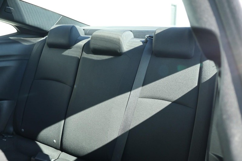 Honda Civic Coupe Vehicle Full-screen Gallery Image 21