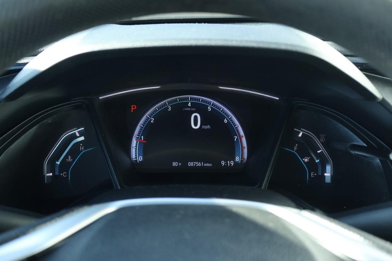 Honda Civic Coupe Vehicle Full-screen Gallery Image 23