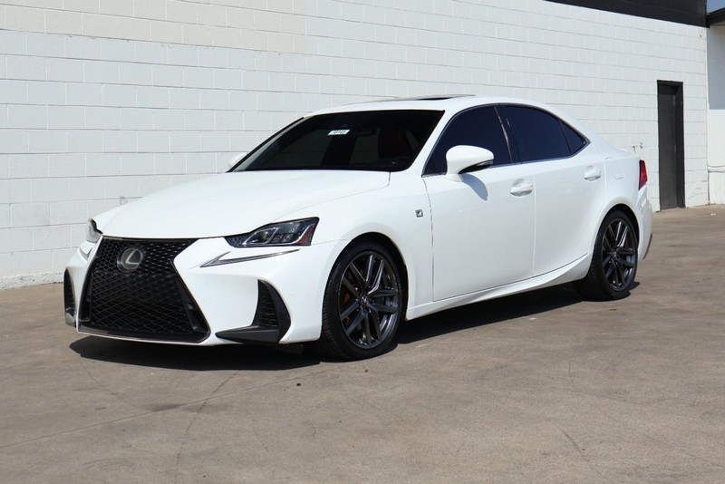 Lexus IS Vehicle Full-screen Gallery Image 12