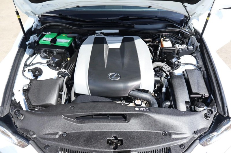 Lexus IS Vehicle Full-screen Gallery Image 13