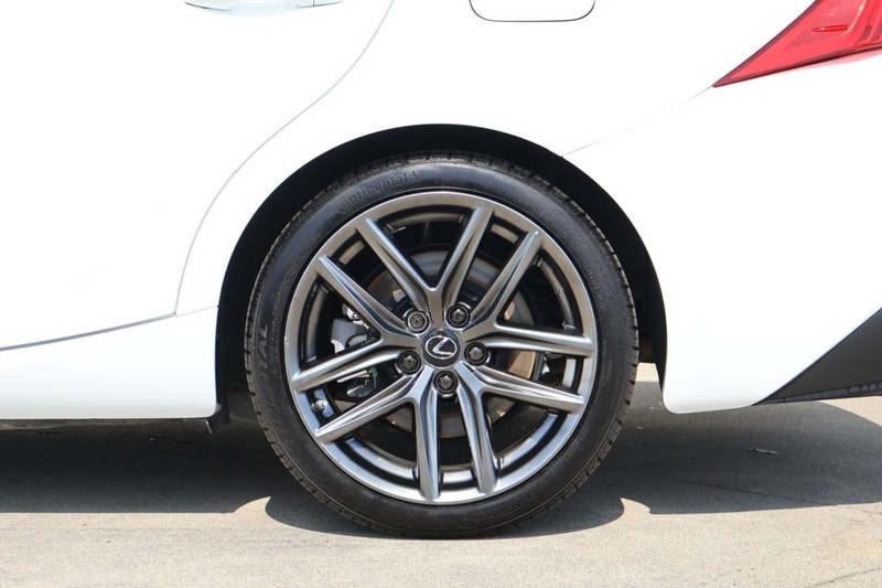 Lexus IS Vehicle Full-screen Gallery Image 14