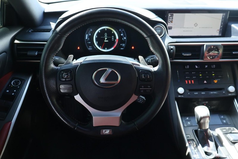 Lexus IS Vehicle Full-screen Gallery Image 27