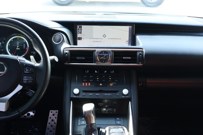 Lexus IS Vehicle Full-screen Gallery Image 31