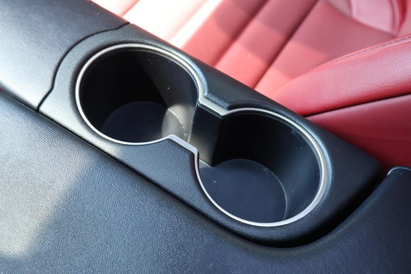 Lexus IS Vehicle Full-screen Gallery Image 40