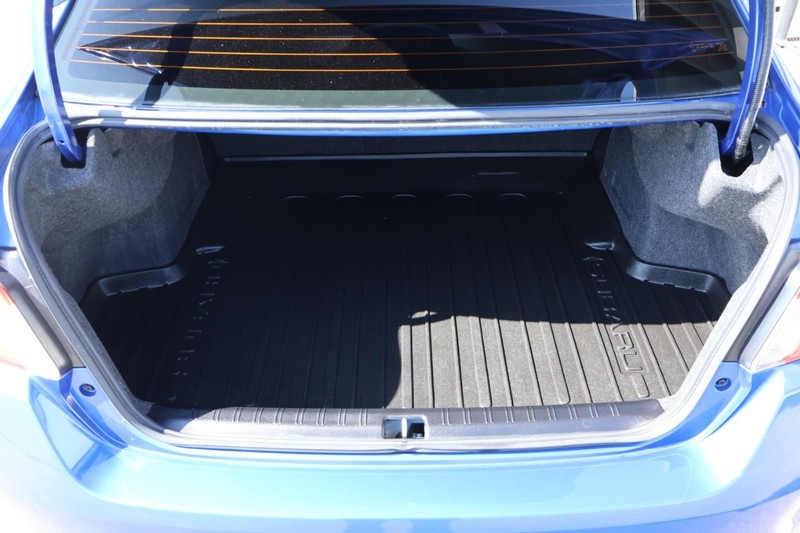 Subaru WRX Vehicle Full-screen Gallery Image 09