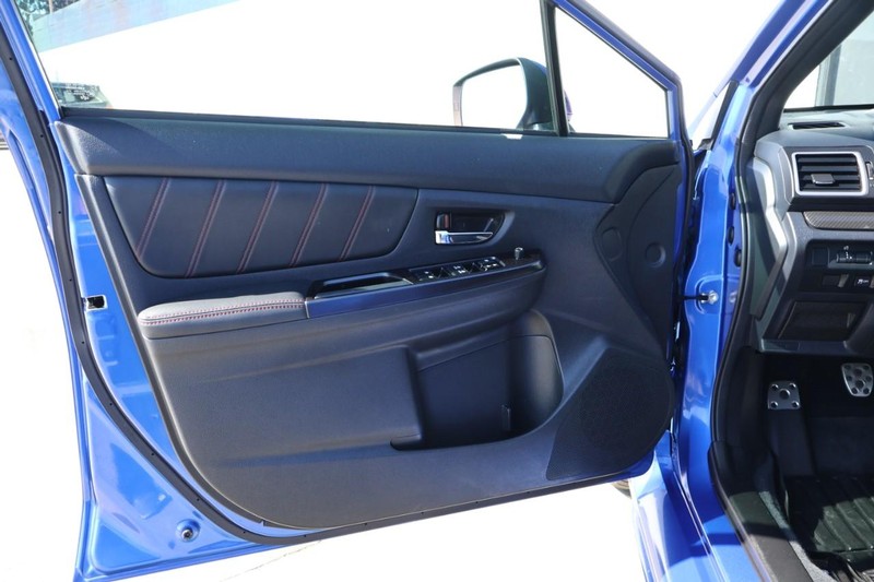 Subaru WRX Vehicle Full-screen Gallery Image 15