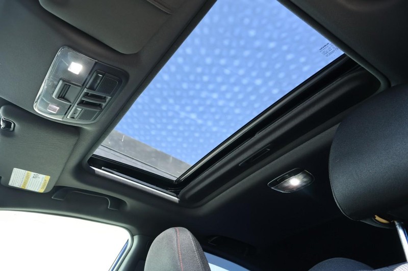 Subaru WRX Vehicle Full-screen Gallery Image 38