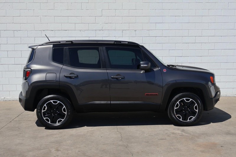 Jeep Renegade Vehicle Full-screen Gallery Image 04