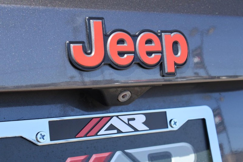 Jeep Renegade Vehicle Full-screen Gallery Image 09