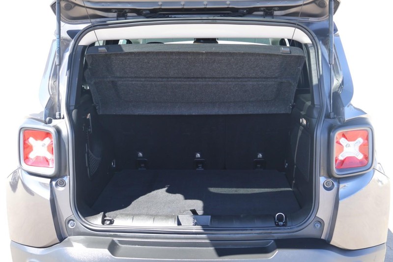 Jeep Renegade Vehicle Full-screen Gallery Image 10