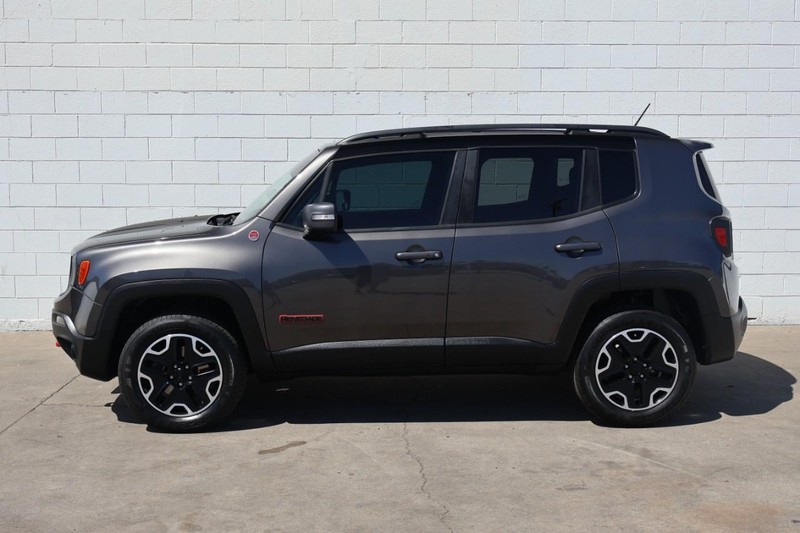 Jeep Renegade Vehicle Full-screen Gallery Image 15