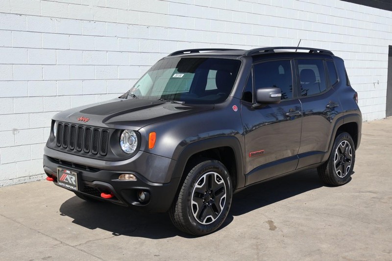 Jeep Renegade Vehicle Full-screen Gallery Image 16