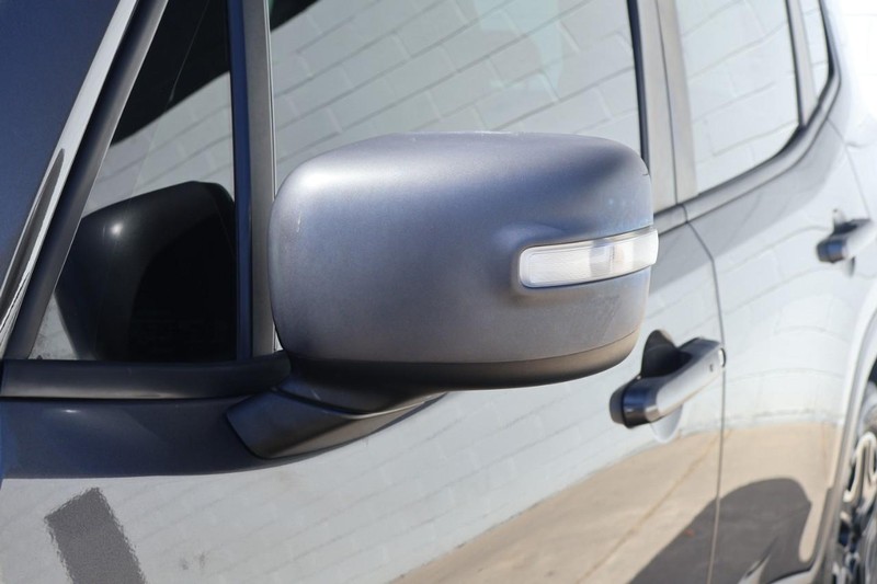 Jeep Renegade Vehicle Full-screen Gallery Image 18