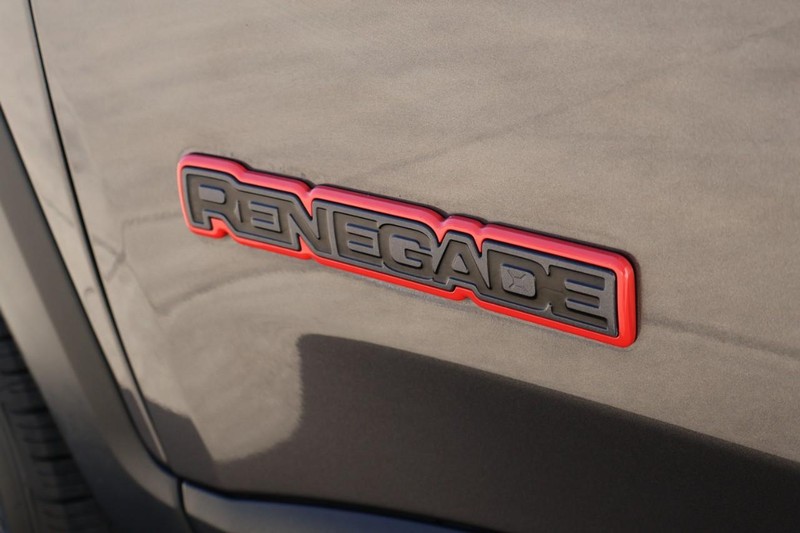 Jeep Renegade Vehicle Full-screen Gallery Image 20