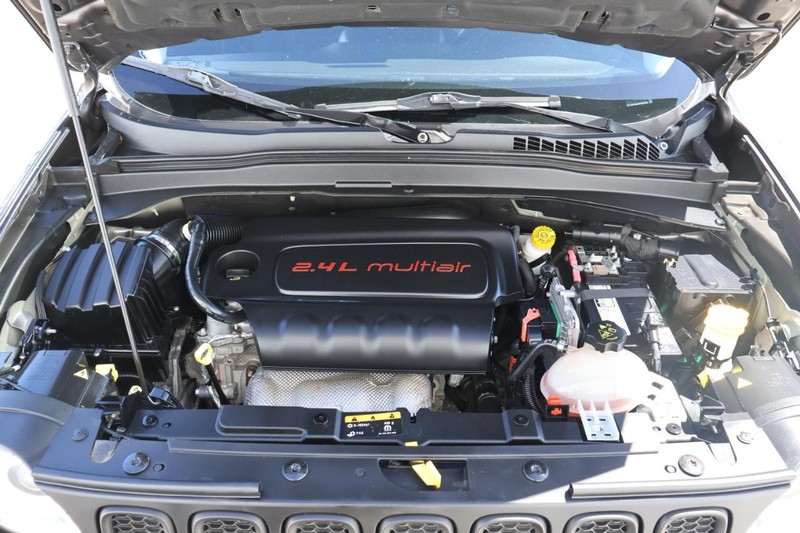 Jeep Renegade Vehicle Full-screen Gallery Image 21