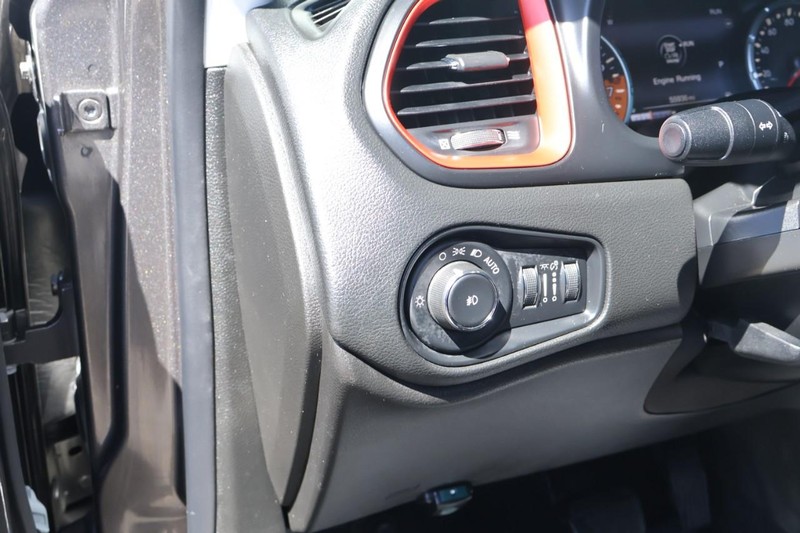 Jeep Renegade Vehicle Full-screen Gallery Image 26
