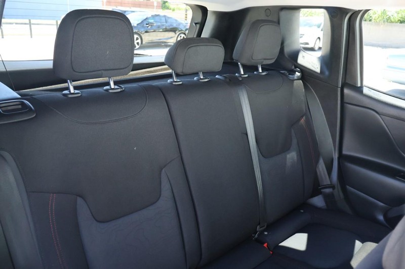 Jeep Renegade Vehicle Full-screen Gallery Image 31