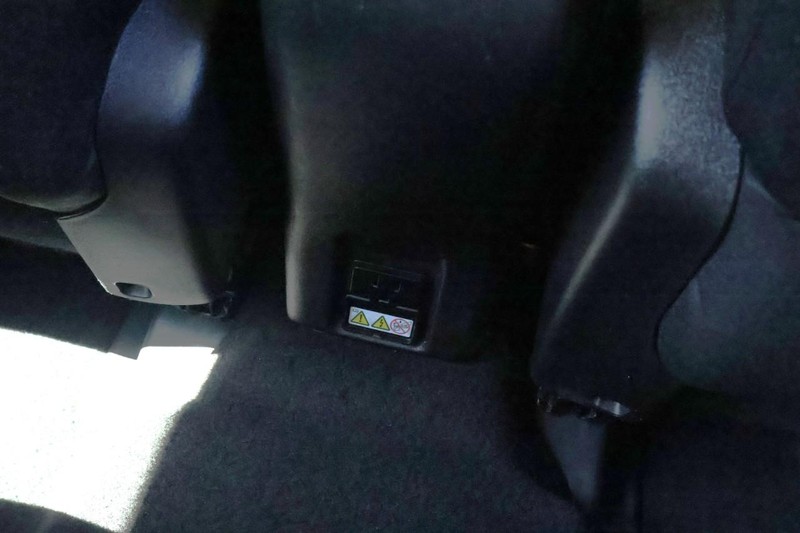 Jeep Renegade Vehicle Full-screen Gallery Image 32