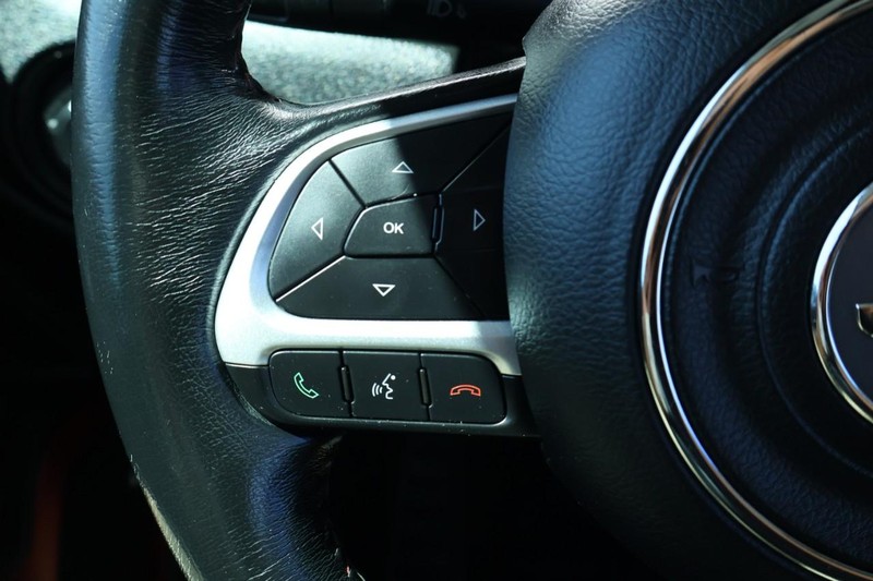 Jeep Renegade Vehicle Full-screen Gallery Image 36