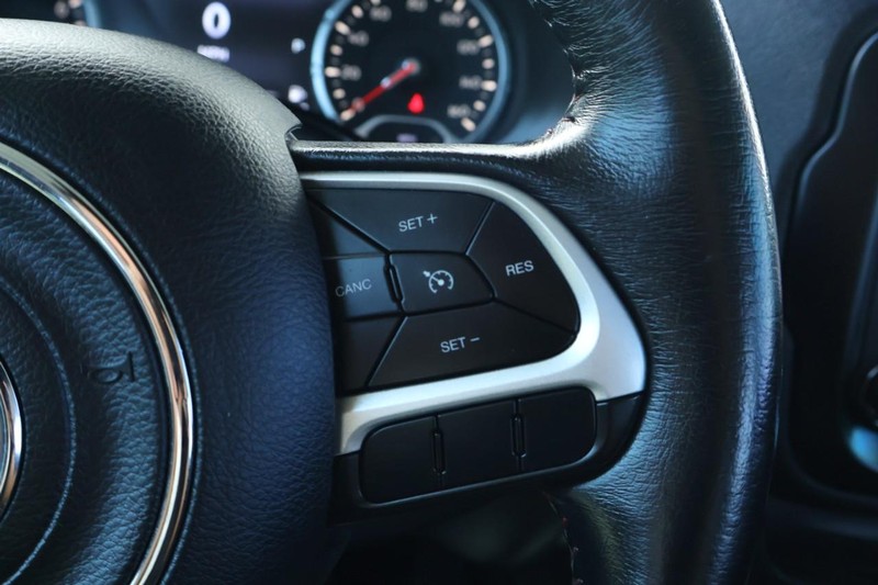 Jeep Renegade Vehicle Full-screen Gallery Image 37