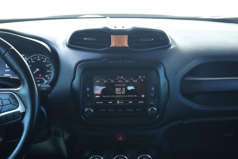 Jeep Renegade Vehicle Full-screen Gallery Image 38