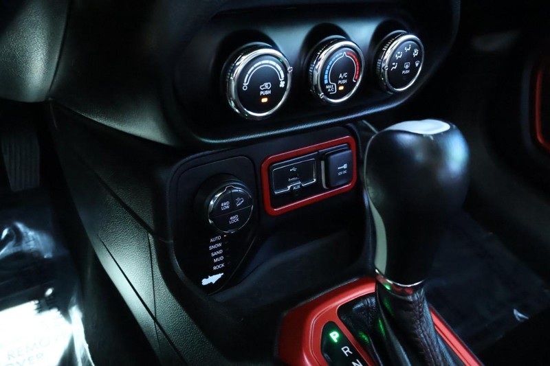 Jeep Renegade Vehicle Full-screen Gallery Image 41