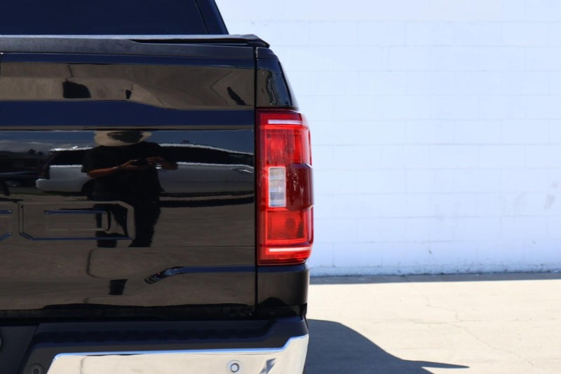 Ford F-150 Vehicle Full-screen Gallery Image 07