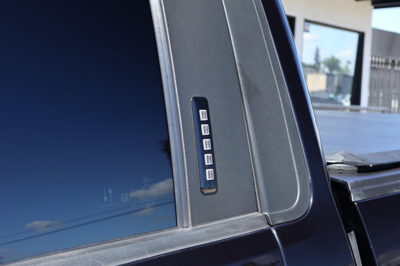 Ford F-150 Vehicle Full-screen Gallery Image 14