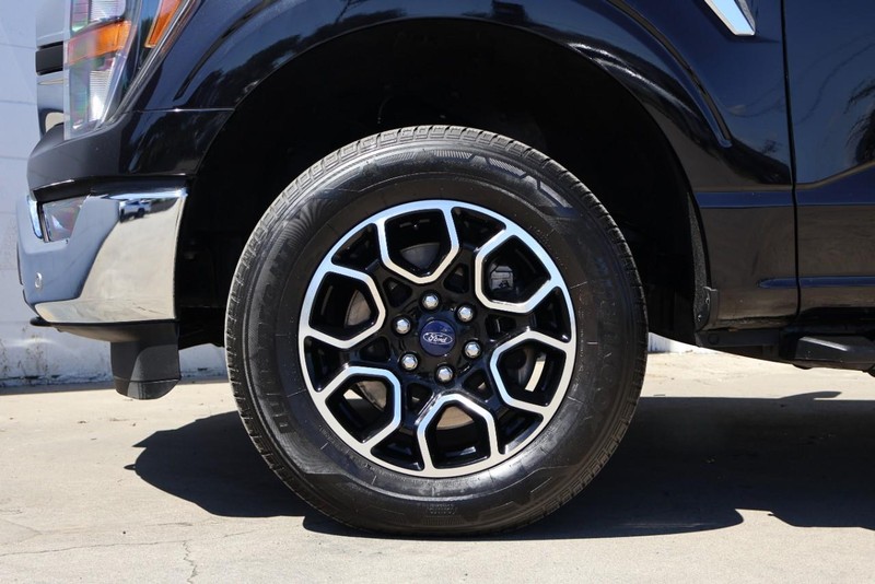 Ford F-150 Vehicle Full-screen Gallery Image 16