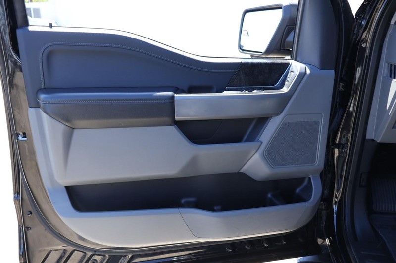 Ford F-150 Vehicle Full-screen Gallery Image 17