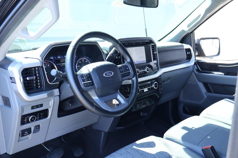 Ford F-150 Vehicle Full-screen Gallery Image 18
