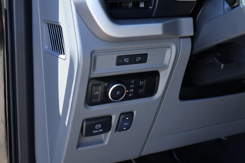 Ford F-150 Vehicle Full-screen Gallery Image 19