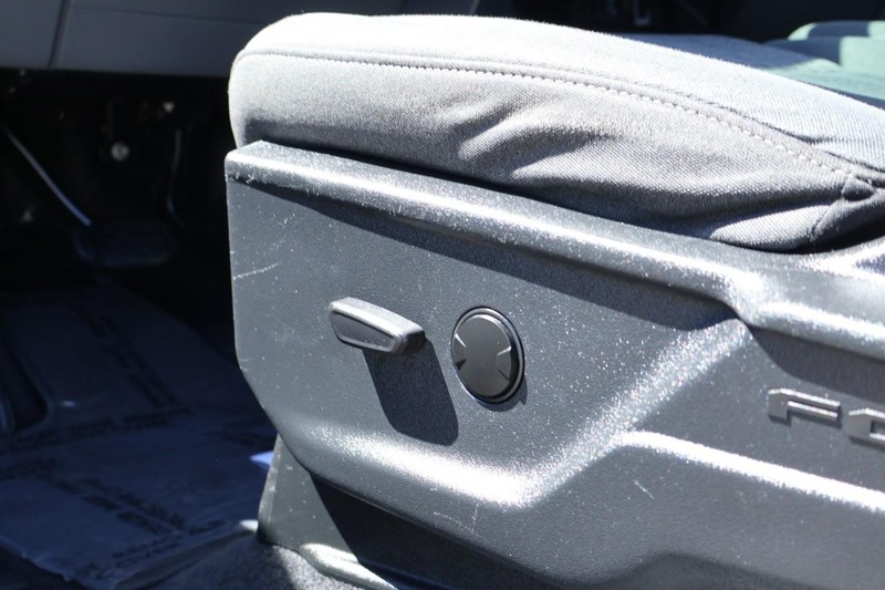 Ford F-150 Vehicle Full-screen Gallery Image 20