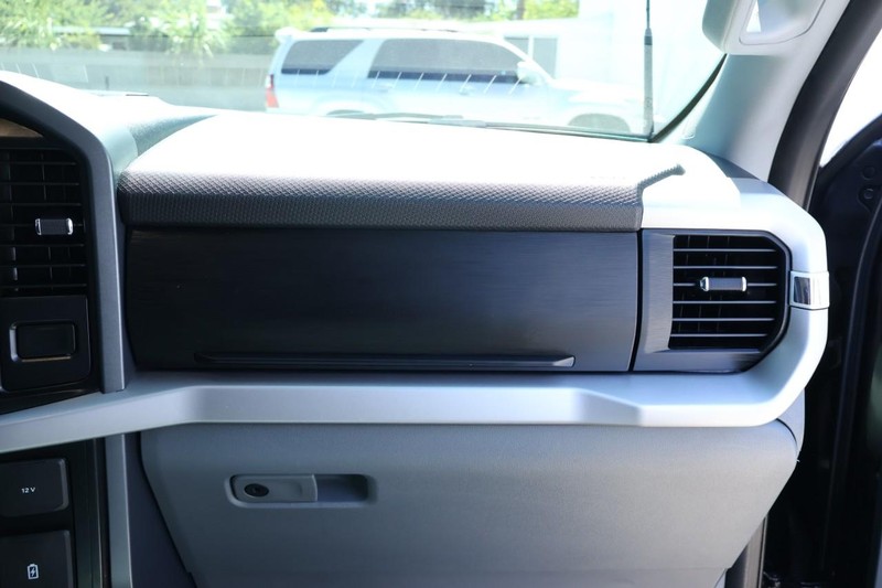 Ford F-150 Vehicle Full-screen Gallery Image 27