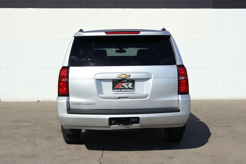 Chevrolet Suburban Vehicle Full-screen Gallery Image 06