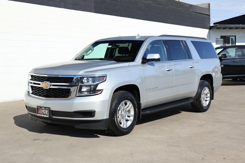 Chevrolet Suburban Vehicle Full-screen Gallery Image 12