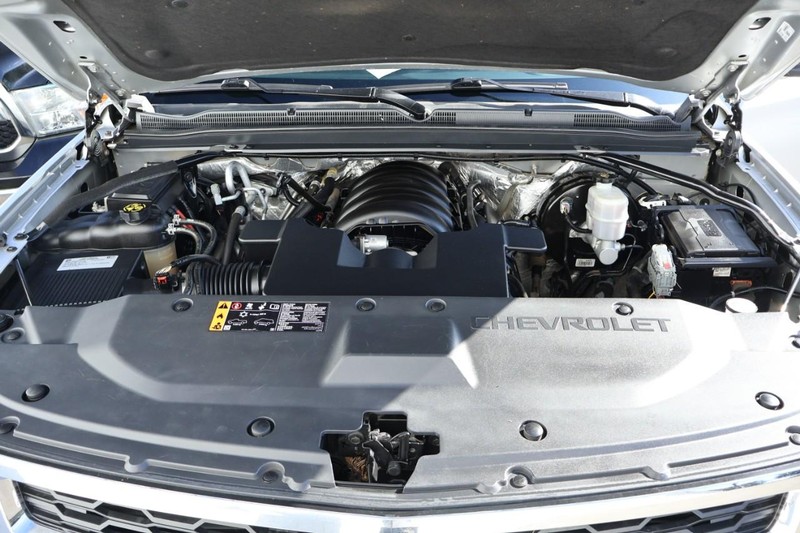 Chevrolet Suburban Vehicle Full-screen Gallery Image 14