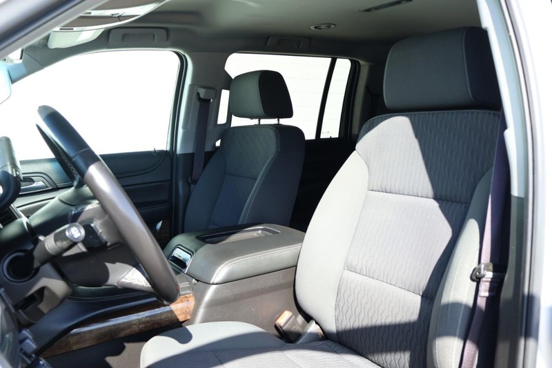 Chevrolet Suburban Vehicle Full-screen Gallery Image 21