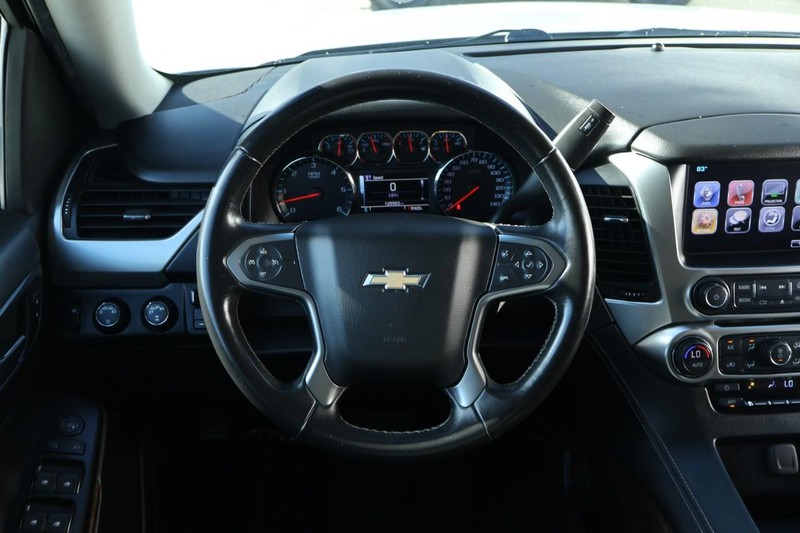 Chevrolet Suburban Vehicle Full-screen Gallery Image 31