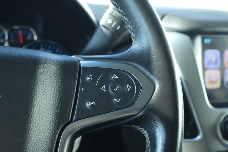 Chevrolet Suburban Vehicle Full-screen Gallery Image 33