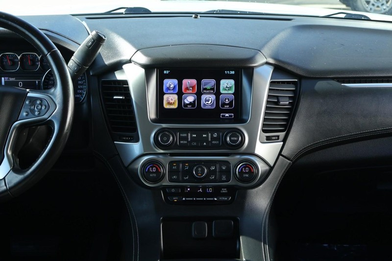 Chevrolet Suburban Vehicle Full-screen Gallery Image 34