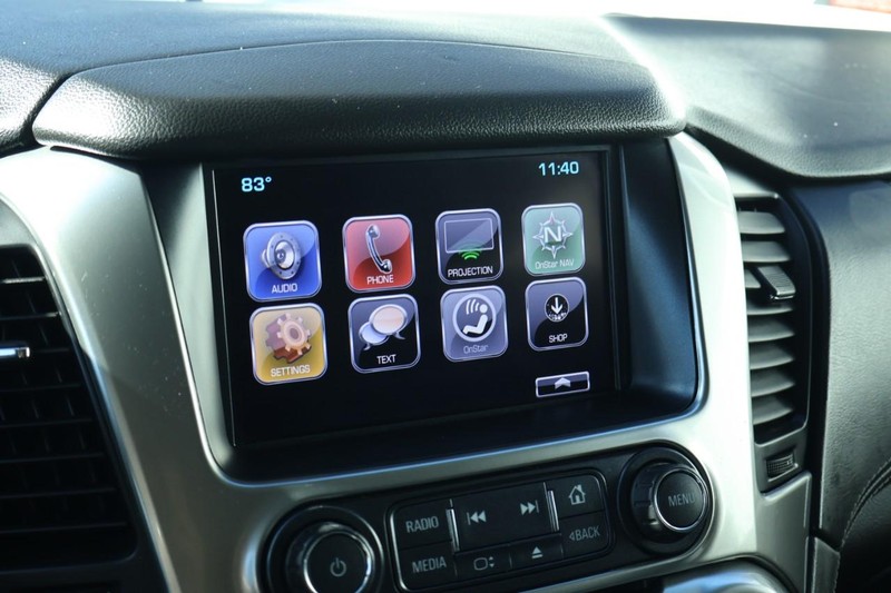 Chevrolet Suburban Vehicle Full-screen Gallery Image 35