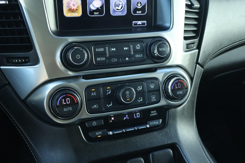 Chevrolet Suburban Vehicle Full-screen Gallery Image 37