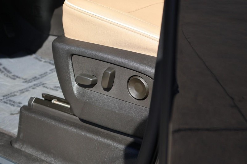 Chevrolet Tahoe Vehicle Full-screen Gallery Image 22