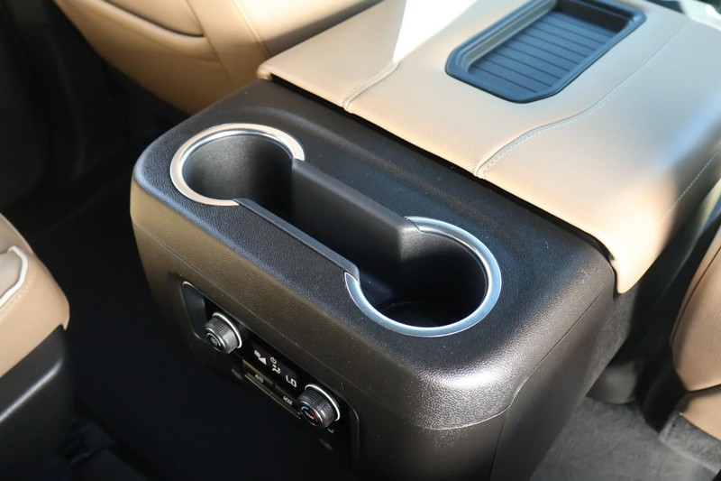 Chevrolet Tahoe Vehicle Full-screen Gallery Image 30