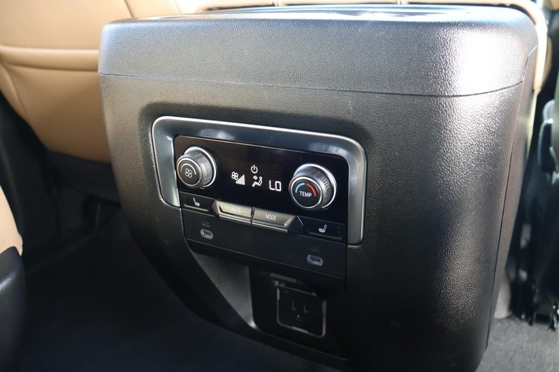 Chevrolet Tahoe Vehicle Full-screen Gallery Image 31